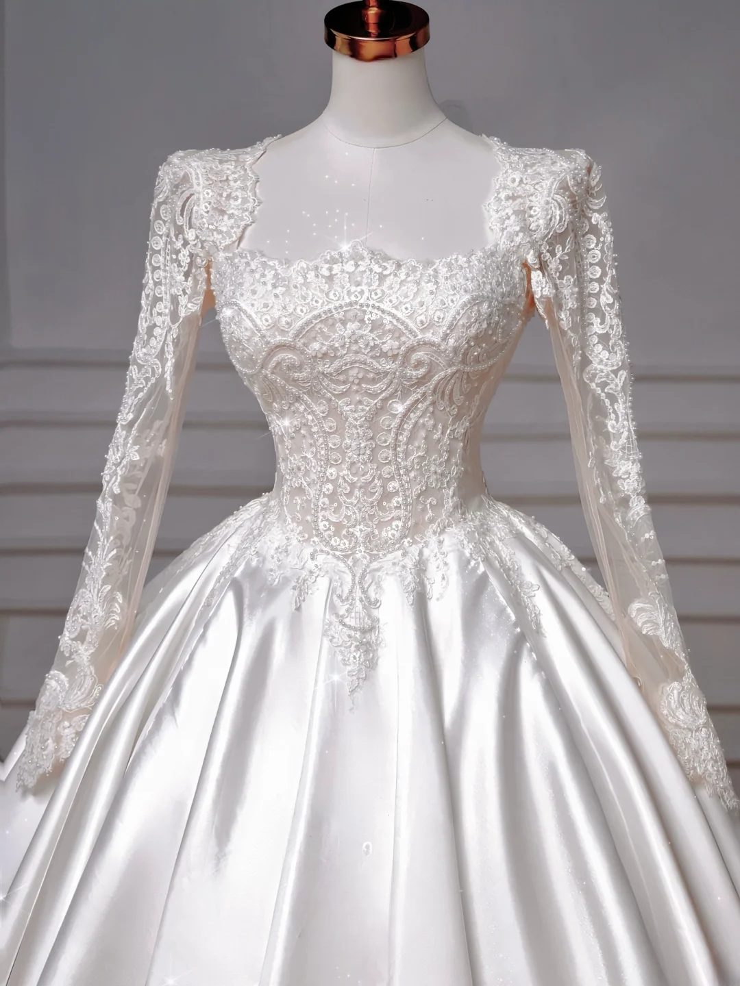 Timeless Ball Gown Square Neck Lace With Long Sleeves Beaded Crystals Sweep Train Bodice Princess Bridal Gowns Wedding Dresses MP033