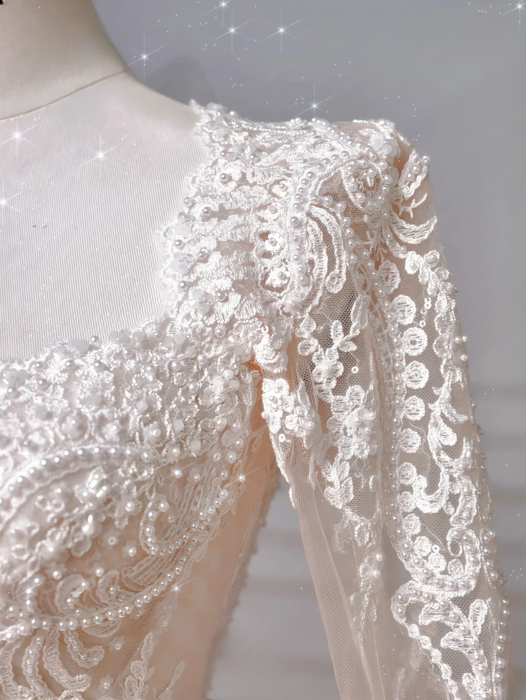 Timeless Ball Gown Square Neck Lace With Long Sleeves Beaded Crystals Sweep Train Bodice Princess Bridal Gowns Wedding Dresses MP033