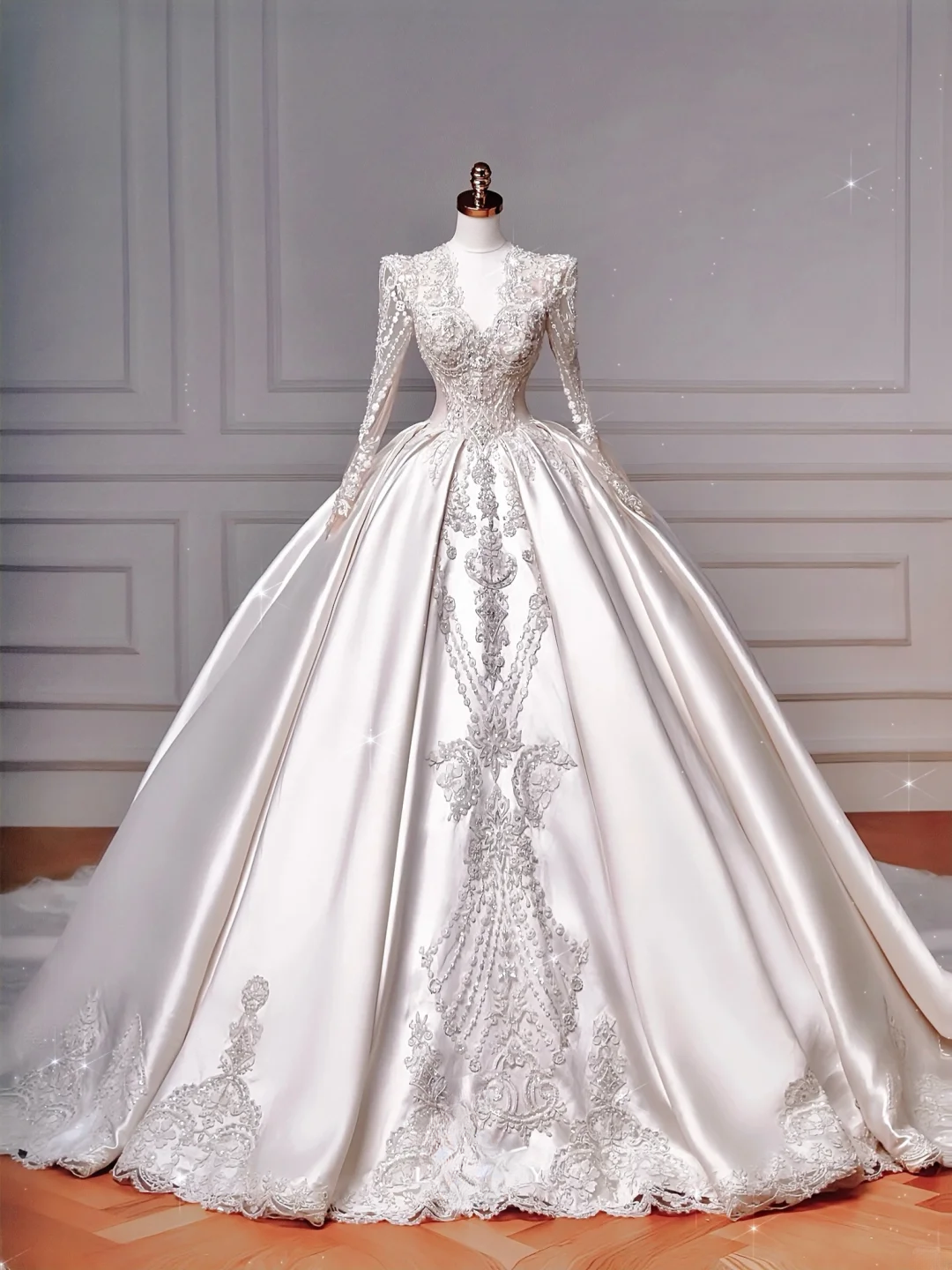 Robe de bal intemporelle en satin à col en V avec manches longues, appliques, traîne balayante, corsage appliqué, robes de mariée princesse MP035