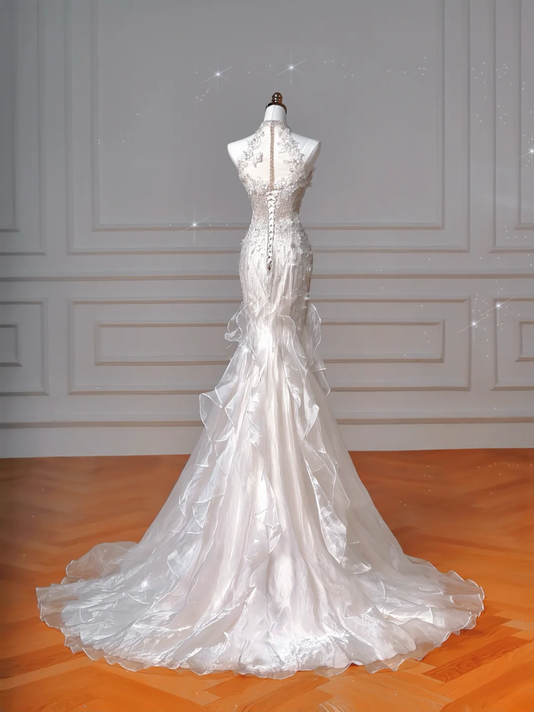 Robes de mariée princesse intemporelles avec col haut en tulle, appliques sans manches, traîne et corsage MP037
