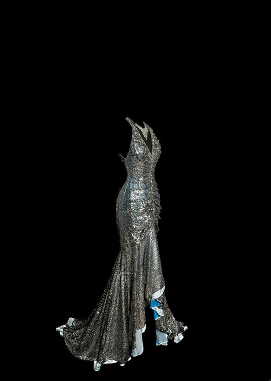 Exquisites Meerjungfrauen-Neckholder-Abendkleid aus grauen Pailletten mit plissiertem Rock für Damen Partys (MP585)