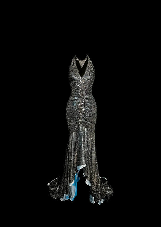 Exquisites Meerjungfrauen-Neckholder-Abendkleid aus grauen Pailletten mit plissiertem Rock für Damen Partys (MP585)