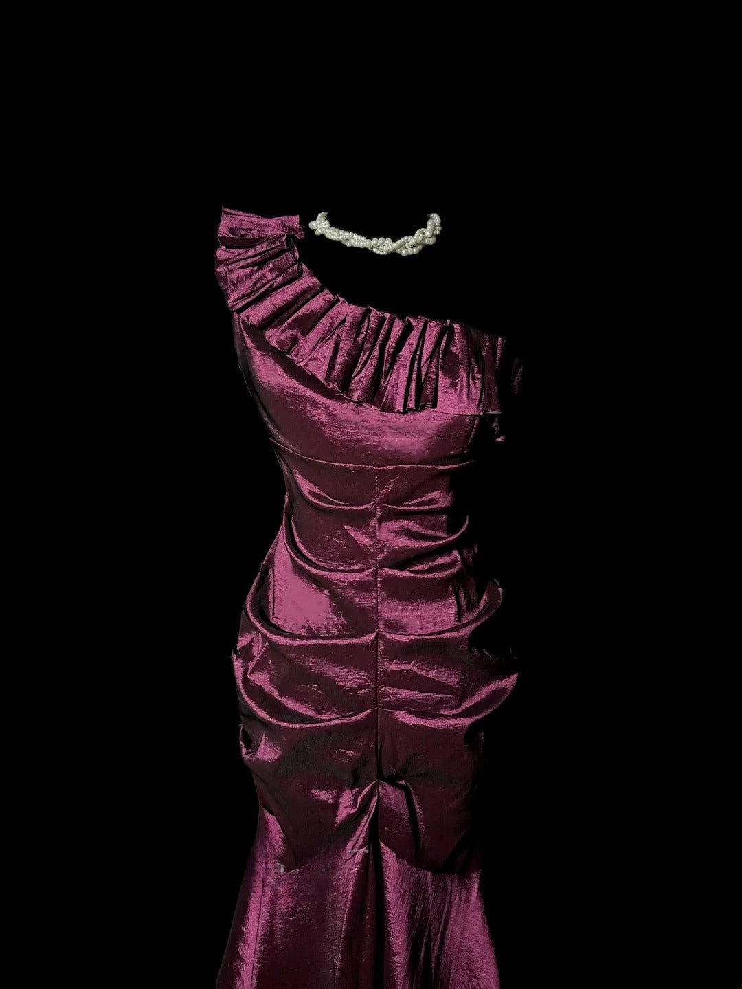 Superbes Robes de Bal Longues de Soirée MP590 en Satin Prune Épaule Dénudée Sirène avec Volants