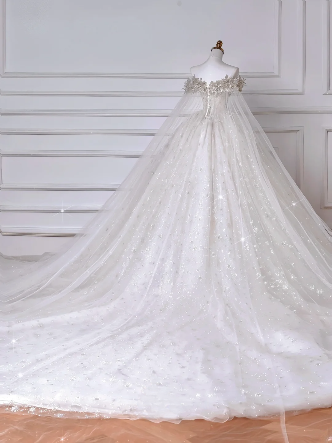 Timeless Ball Gown Off The Shoulder With Short Sleeves Appliques Beaded Bodice Sweep Train Princess Bridal Gowns Wedding Dresses MP041