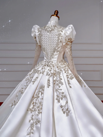 Robe de bal princesse col en V en satin à manches longues corsage perlé avec appliques Robes de mariée princesse MP042