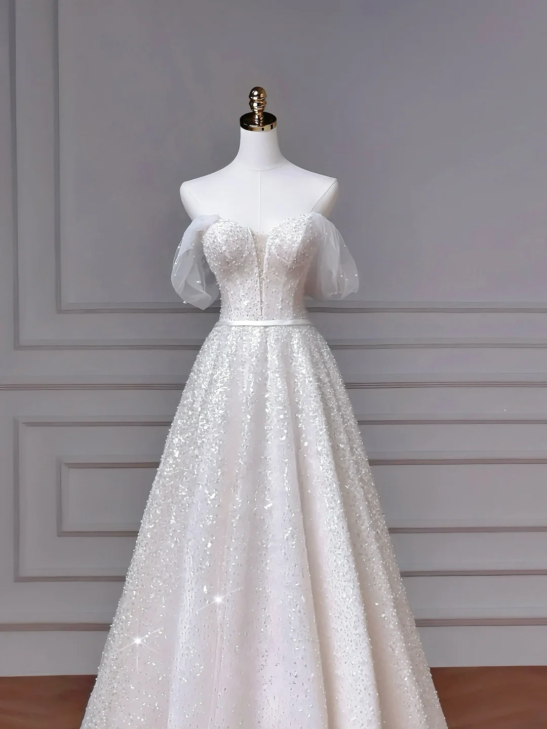 Robes de mariée princesse intemporelles ligne A, épaules dénudées, manches courtes, corsage à sequins, traîne balayée MP043
