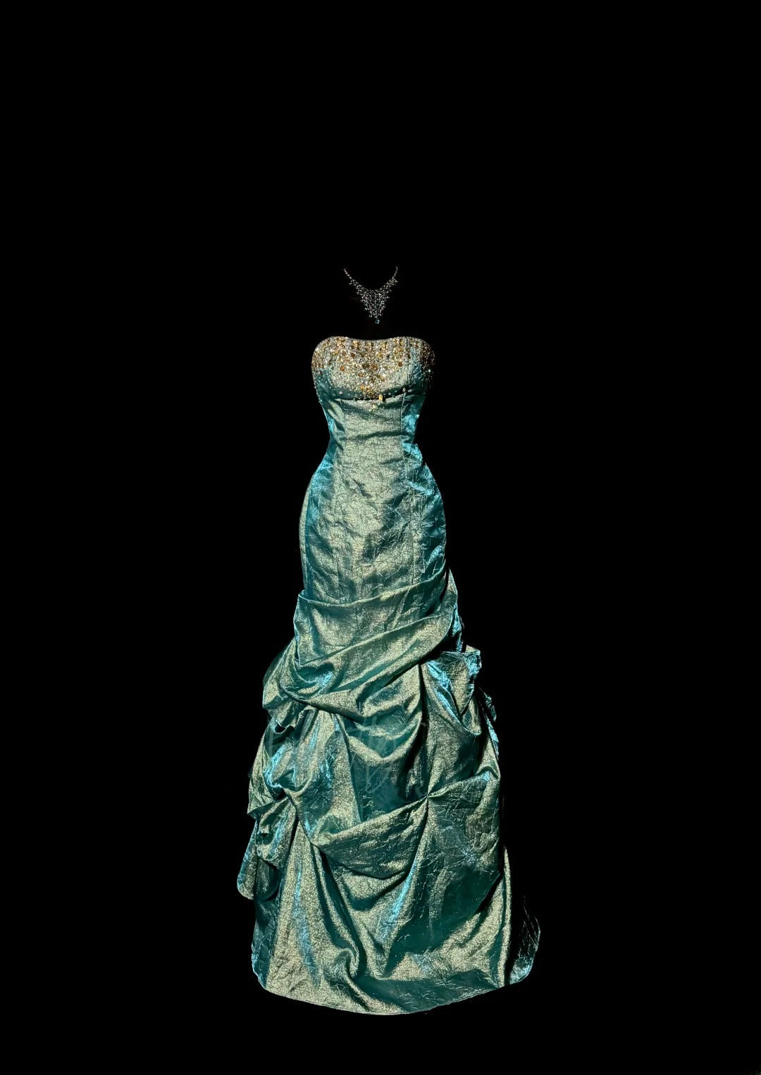 Atemberaubendes Meerjungfrauenkleid Trägerlos Ärmellos mit Rüschen Goldperlenbesatz Lange Ballkleider Abendkleider MP595