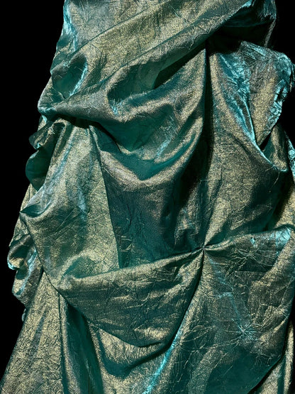 Atemberaubendes Meerjungfrauenkleid Trägerlos Ärmellos mit Rüschen Goldperlenbesatz Lange Ballkleider Abendkleider MP595