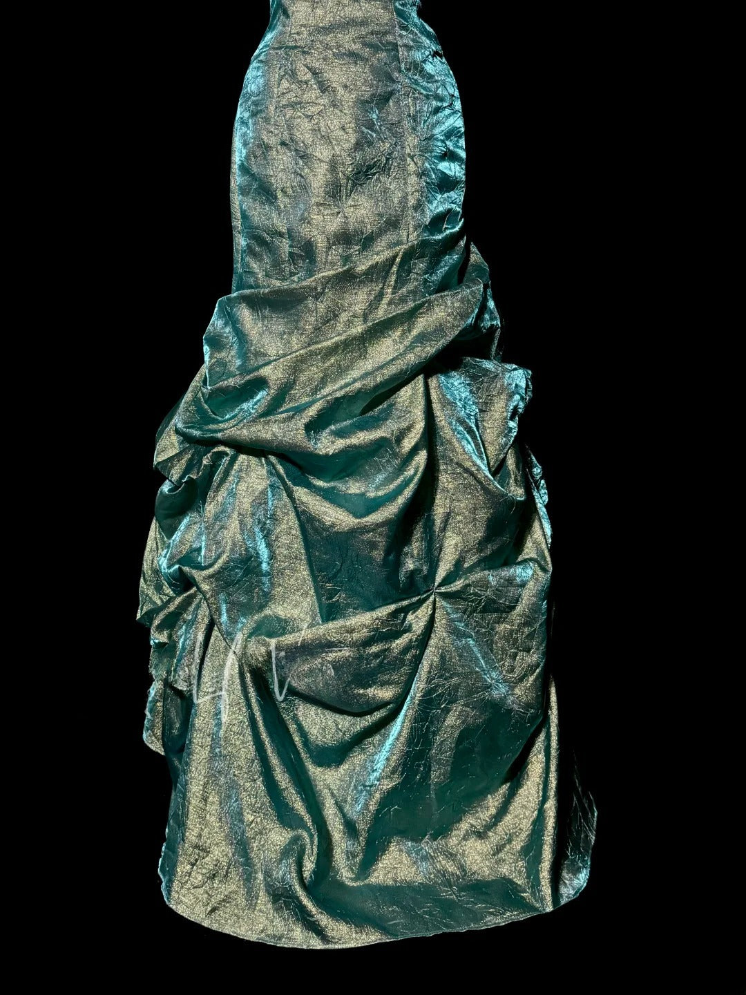 Atemberaubendes Meerjungfrauenkleid Trägerlos Ärmellos mit Rüschen Goldperlenbesatz Lange Ballkleider Abendkleider MP595