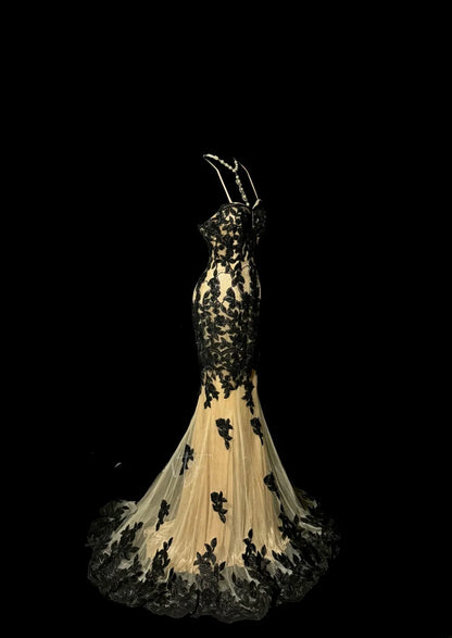 Superbe Robe de Bal Longue Sirène en Tulle Champagne à Bretelles Fines avec Appliqués Noirs Sans Manches MP596
