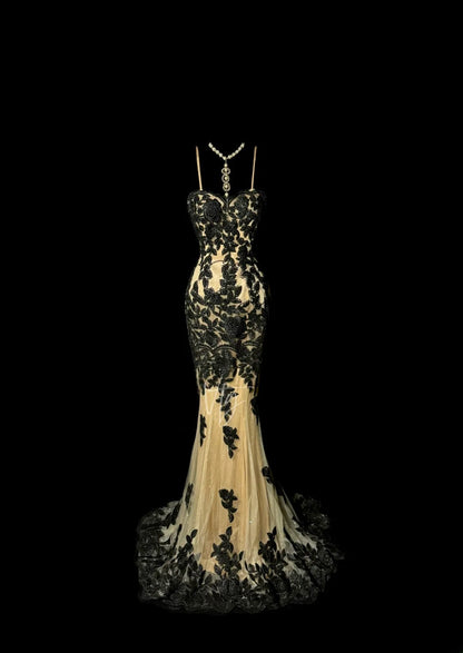 Superbe Robe de Bal Longue Sirène en Tulle Champagne à Bretelles Fines avec Appliqués Noirs Sans Manches MP596