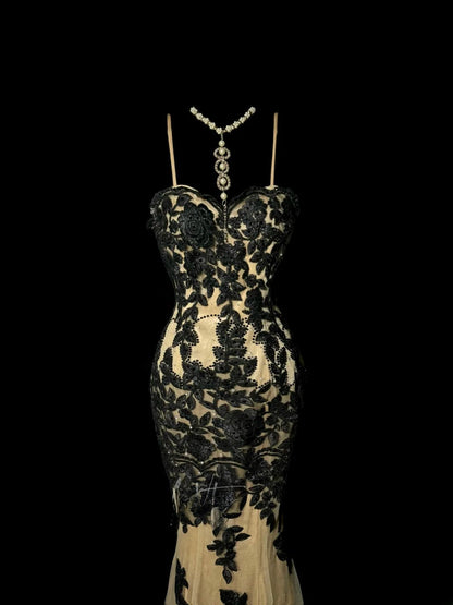 Superbe Robe de Bal Longue Sirène en Tulle Champagne à Bretelles Fines avec Appliqués Noirs Sans Manches MP596