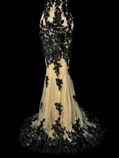 Superbe Robe de Bal Longue Sirène en Tulle Champagne à Bretelles Fines avec Appliqués Noirs Sans Manches MP596