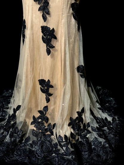 Superbe Robe de Bal Longue Sirène en Tulle Champagne à Bretelles Fines avec Appliqués Noirs Sans Manches MP596