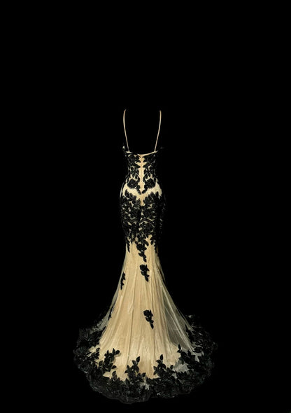 Superbe Robe de Bal Longue Sirène en Tulle Champagne à Bretelles Fines avec Appliqués Noirs Sans Manches MP596