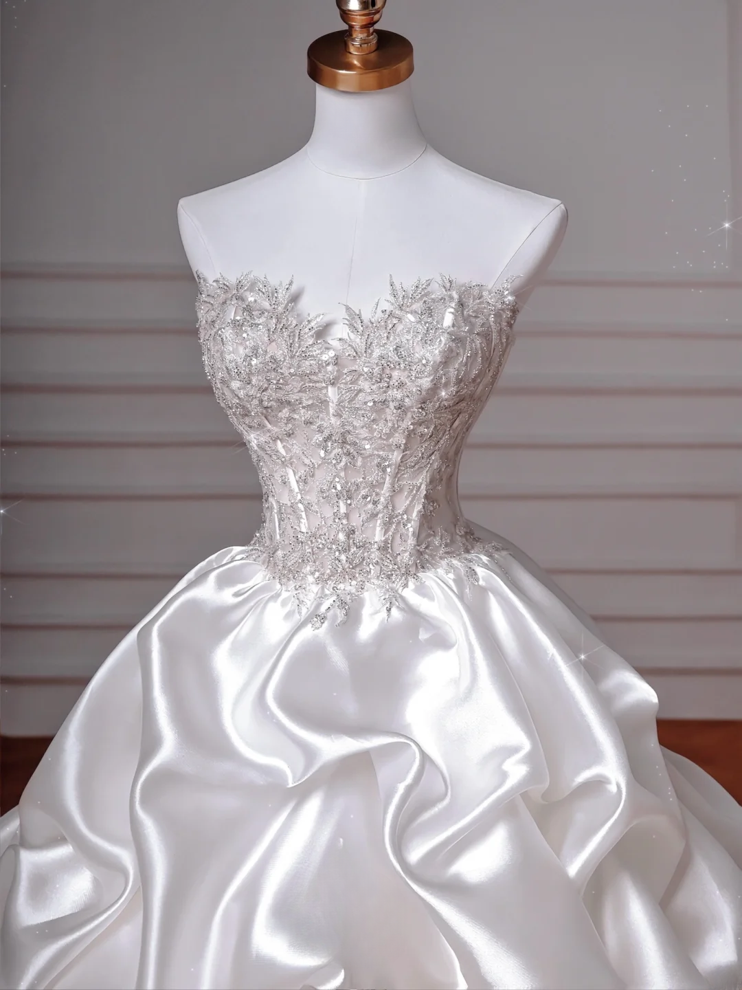 Prinzessin Ballkleid Herzförmiger Ausschnitt Satin Mit langen Ärmeln Perlenbesetztes Oberteil Applikationen Prinzessin Brautkleider Hochzeitskleid MP049