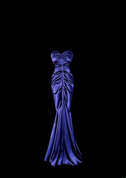 Élégante robe de bal longue de sirène en satin violet avec encolure en cœur, plissée et sans manches MP638