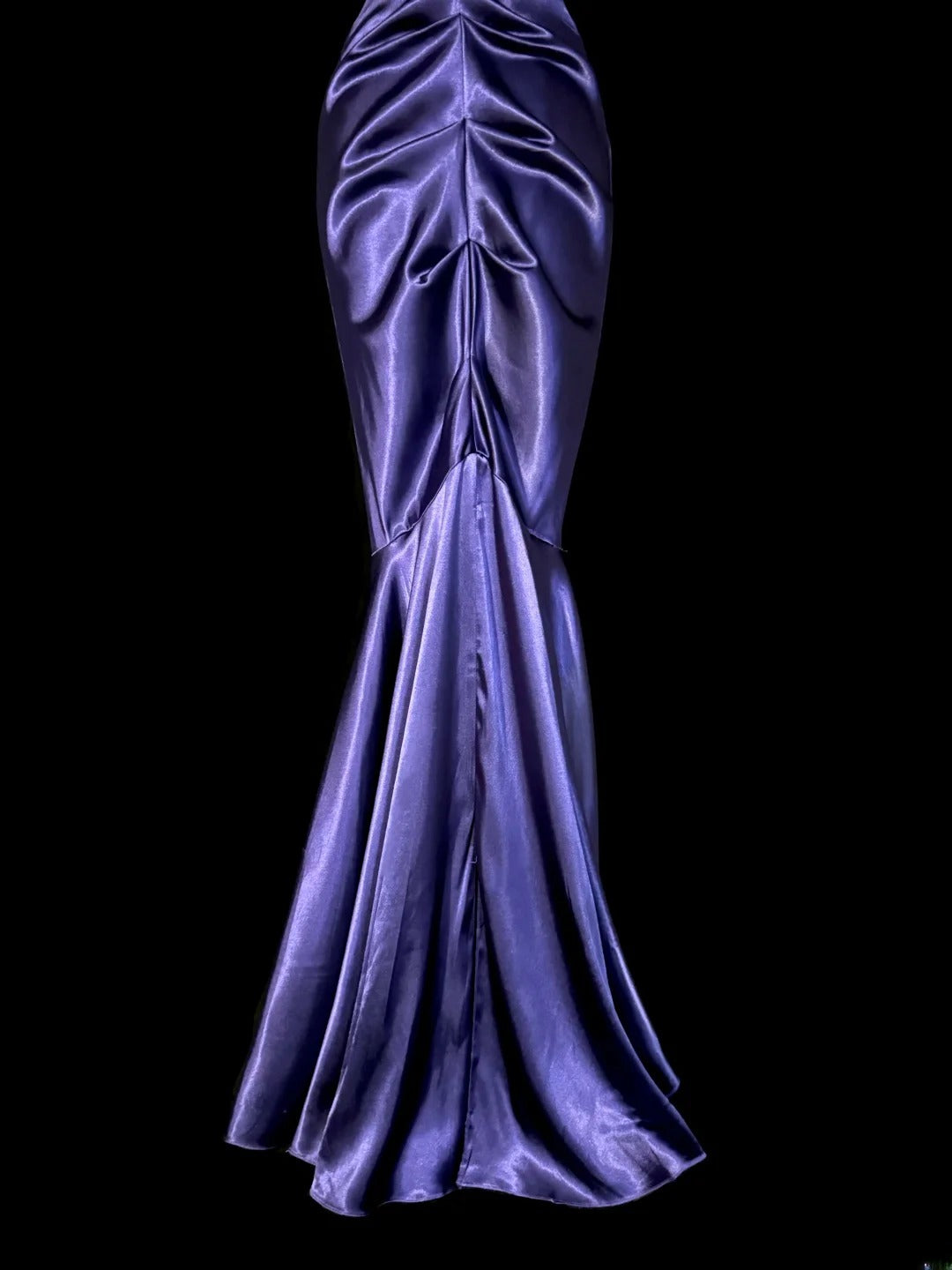 Élégante robe de bal longue de sirène en satin violet avec encolure en cœur, plissée et sans manches MP638