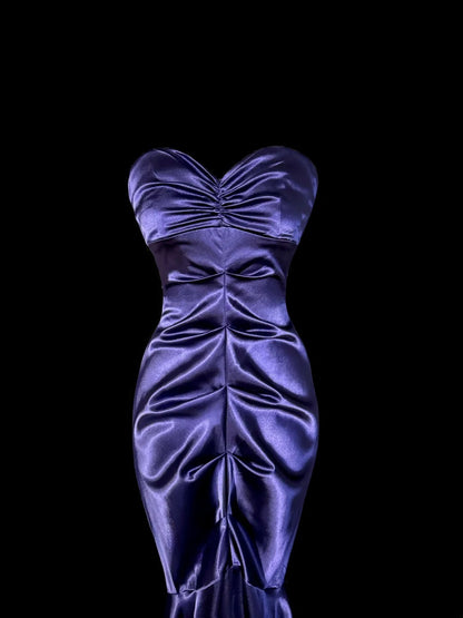 Élégante robe de bal longue de sirène en satin violet avec encolure en cœur, plissée et sans manches MP638