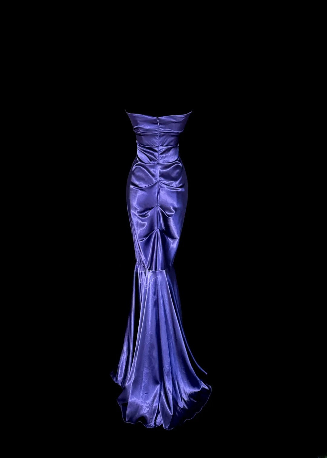 Élégante robe de bal longue de sirène en satin violet avec encolure en cœur, plissée et sans manches MP638