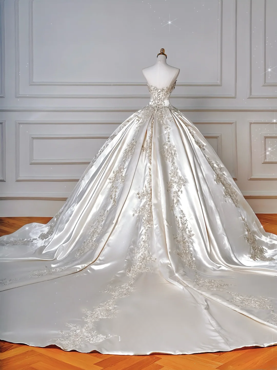 Robes de mariée Princesse Conte de fées Robe de bal Bustier Appliques Satin Perles Traîne balayée Corsage Robe de mariée Robes de mariée MP052