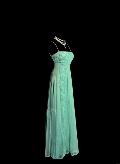 Élégante robe de bal longue vert clair coupe évasée à fines bretelles avec dos nu orné de perles MP639