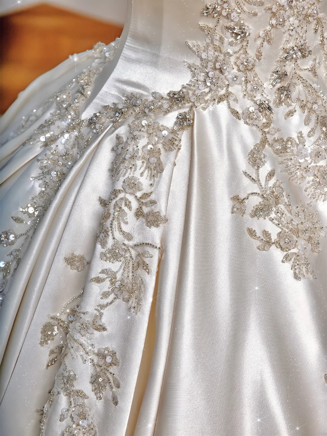 Robes de mariée Princesse Conte de fées Robe de bal Bustier Appliques Satin Perles Traîne balayée Corsage Robe de mariée Robes de mariée MP052