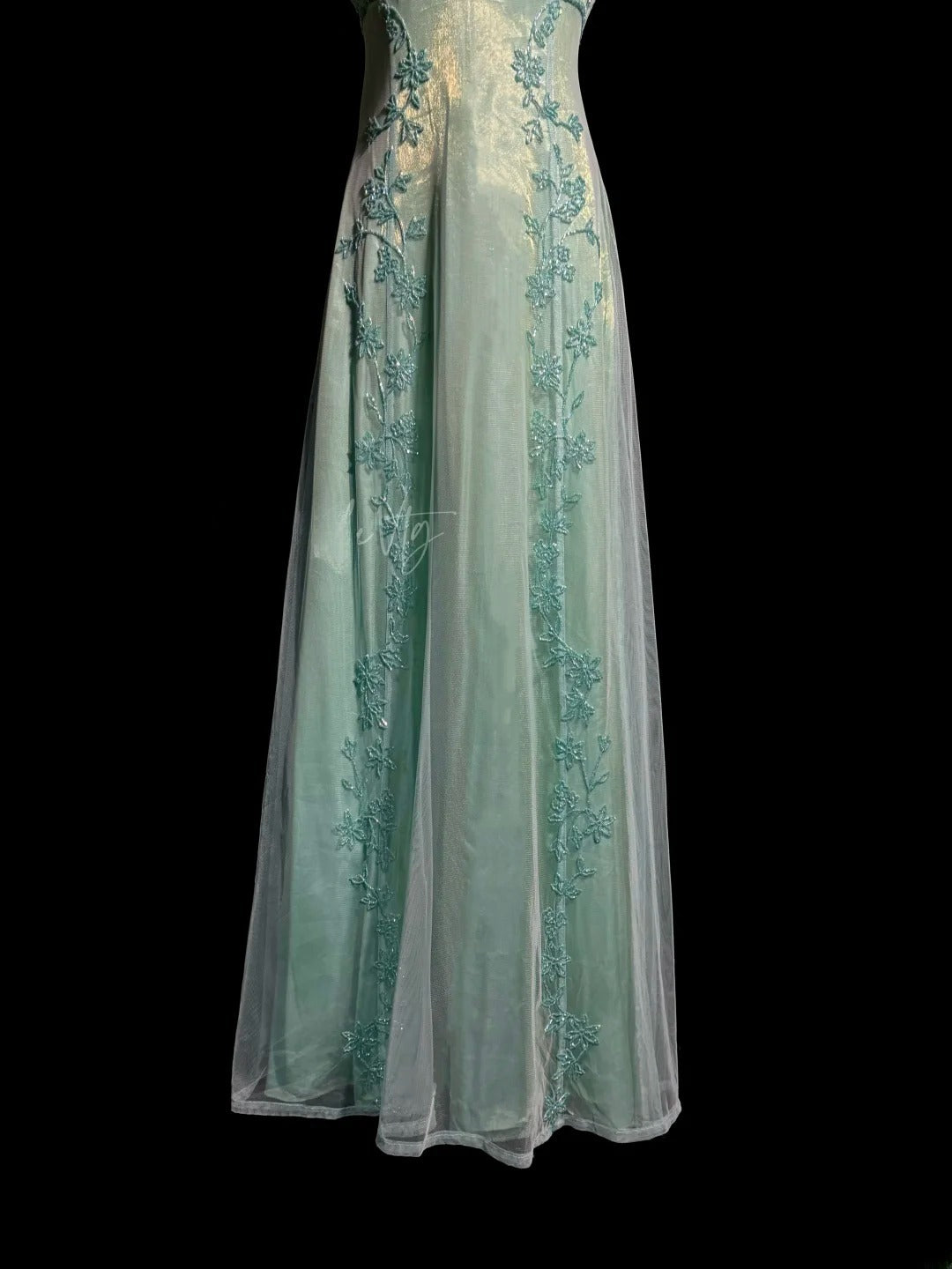Élégante robe de bal longue vert clair coupe évasée à fines bretelles avec dos nu orné de perles MP639