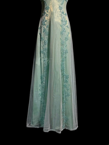 Élégante robe de bal longue vert clair coupe évasée à fines bretelles avec dos nu orné de perles MP639