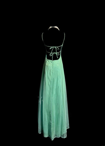 Élégante robe de bal longue vert clair coupe évasée à fines bretelles avec dos nu orné de perles MP639