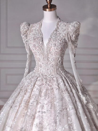Robes de mariée Robes de bal de princesse de conte de fées Col en V Manches longues Appliques Tulle avec perles Traîne Balayage Robe de mariée MP061