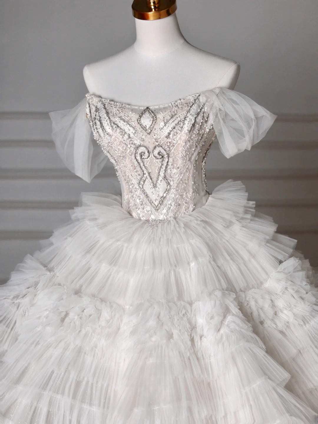 Wedding Dresses Fairytale Princesses Ball Gown Off The Shoulder Short Sleeves Tulle With Beadings Sweep Train Bridal Gown Wedding Dresses MP062
