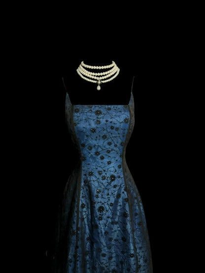 Glamouröses A-Linien-Spaghettiträger-Kleid aus blauem Satin mit schwarzer Spitze und Korsettoberteil, ärmellos, bodenlang, für den Abschlussball MP651