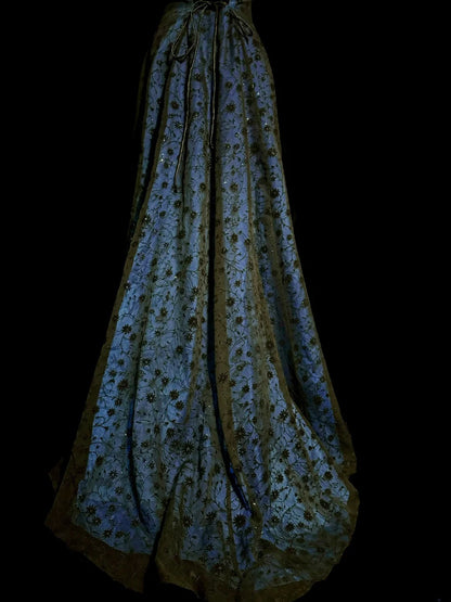 Glamouröses A-Linien-Spaghettiträger-Kleid aus blauem Satin mit schwarzer Spitze und Korsettoberteil, ärmellos, bodenlang, für den Abschlussball MP651