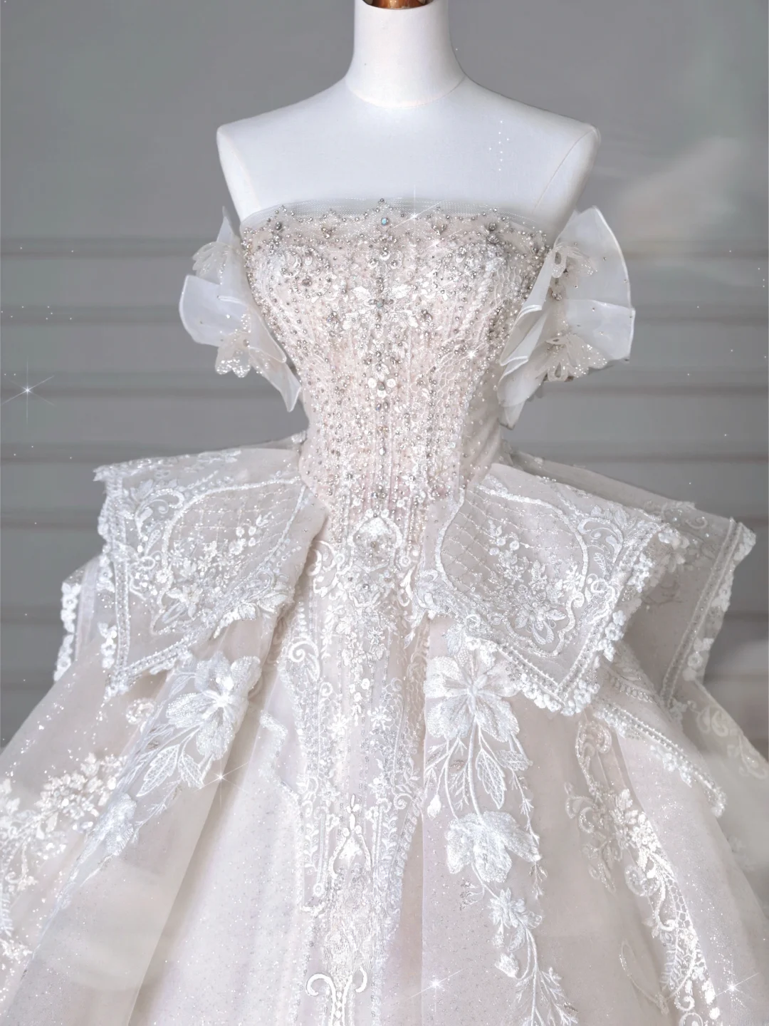 Ball Gown Strapless Sequin With Tulle Sleeves Silver Beads White Sweep Train Princess Bridal Gowns Wedding Dresses MP064