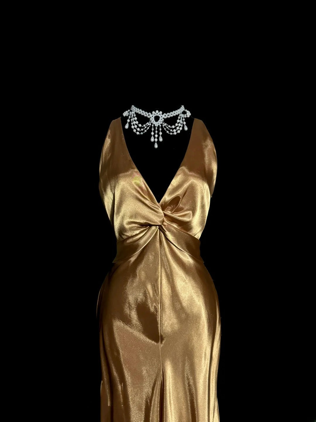 Elegantes Meerjungfrauen-Abendkleid aus Satin mit Neckholder, V-Ausschnitt, rückenfrei und plissiert, MP655
