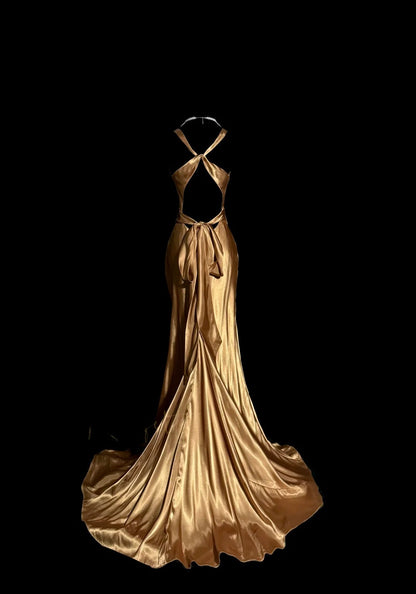 Elegantes Meerjungfrauen-Abendkleid aus Satin mit Neckholder, V-Ausschnitt, rückenfrei und plissiert, MP655