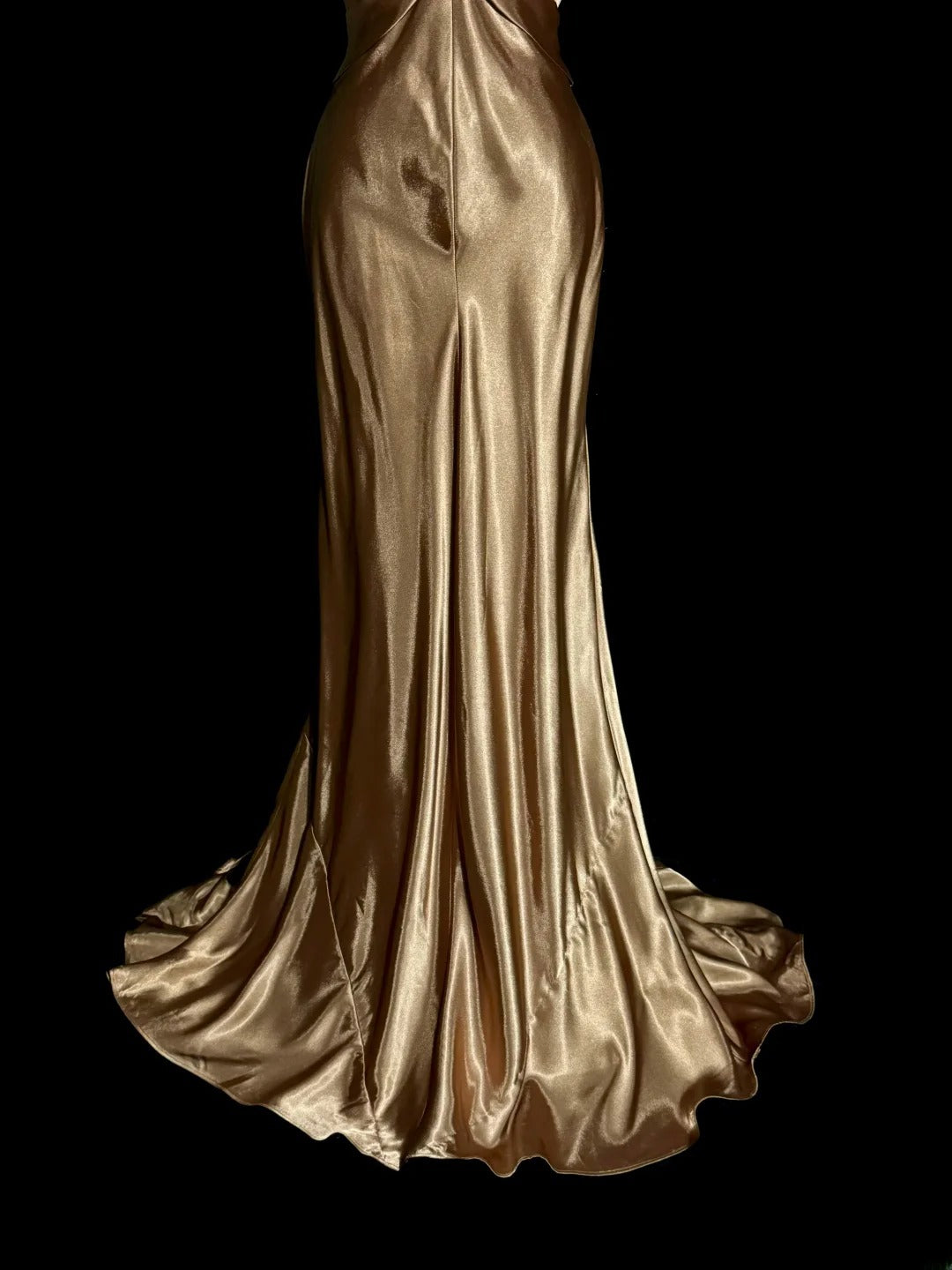 Elegantes Meerjungfrauen-Abendkleid aus Satin mit Neckholder, V-Ausschnitt, rückenfrei und plissiert, MP655
