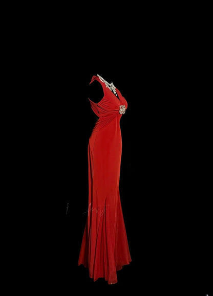 Elegantes Meerjungfrauen-Abendkleid mit Neckholder, V-Ausschnitt, rückenfrei, Rot, mit plissiertem Rock, MP656