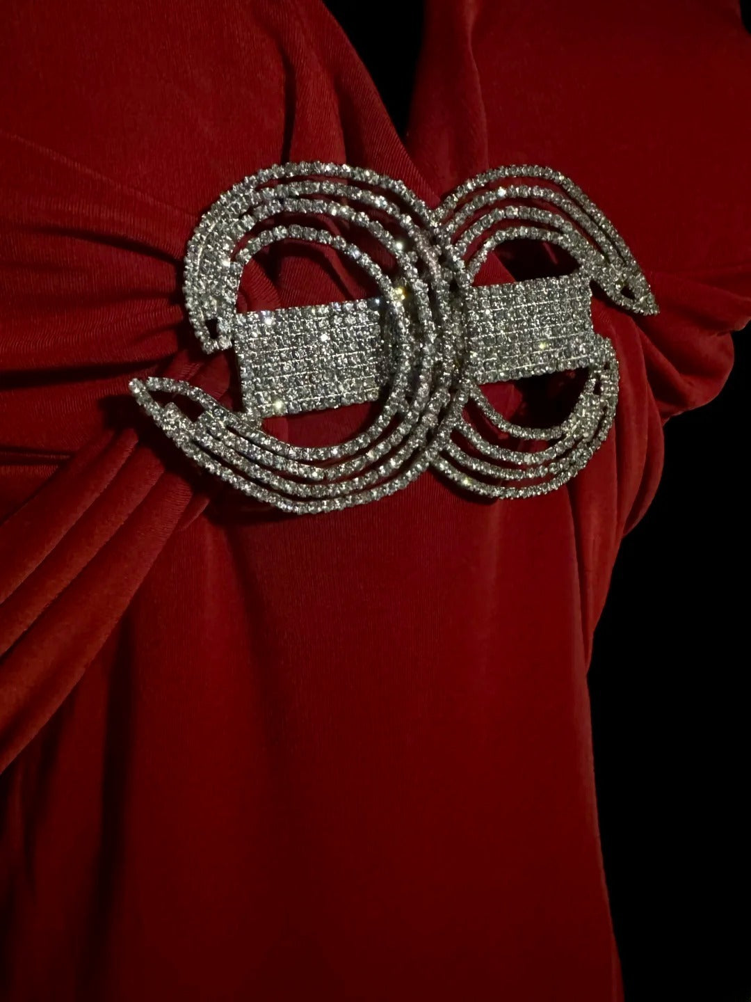 Elegantes Meerjungfrauen-Abendkleid mit Neckholder, V-Ausschnitt, rückenfrei, Rot, mit plissiertem Rock, MP656