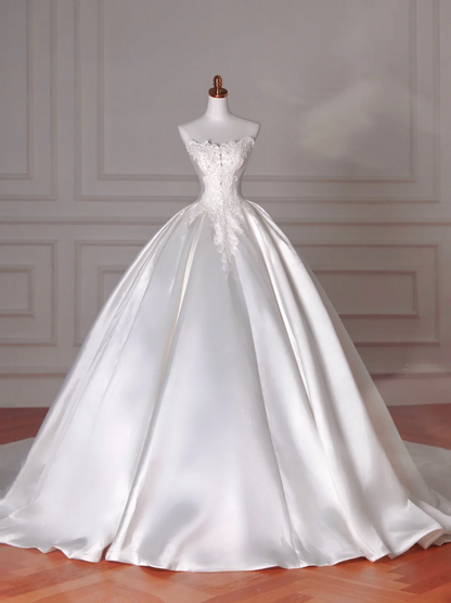 Robe de bal bustier en satin avec tulle Manches courtes Dentelle Blanc Traîne de balayage Robes de mariée de princesse MP067