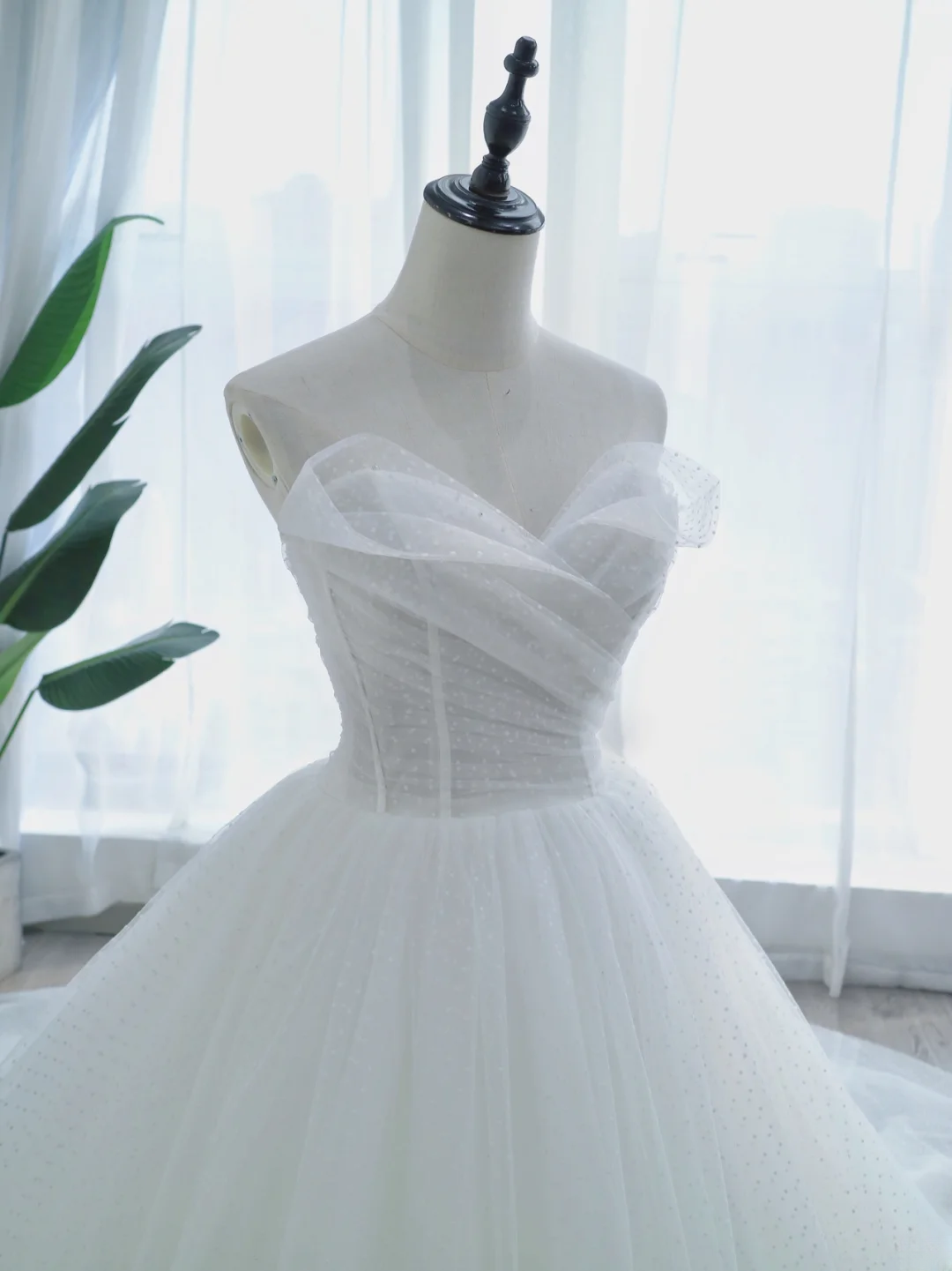Schlichtes Ballkleid Sweetheart Weißer Tüll Bodenlang Prinzessin Brautkleider Hochzeitskleider MP069