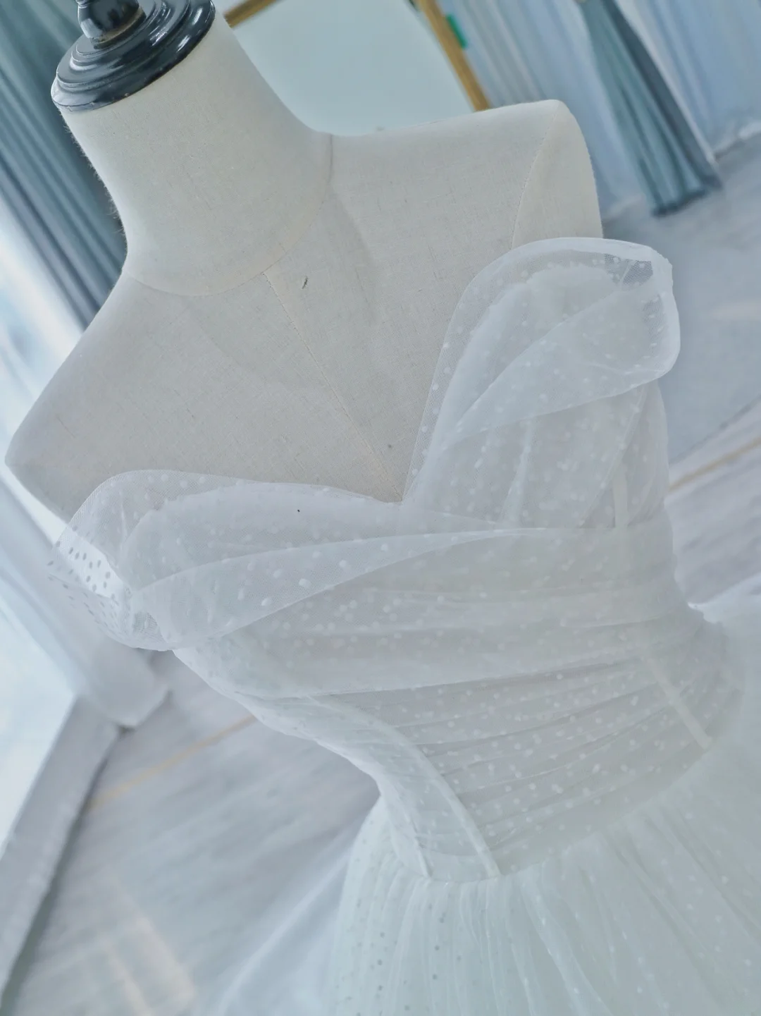 Schlichtes Ballkleid Sweetheart Weißer Tüll Bodenlang Prinzessin Brautkleider Hochzeitskleider MP069