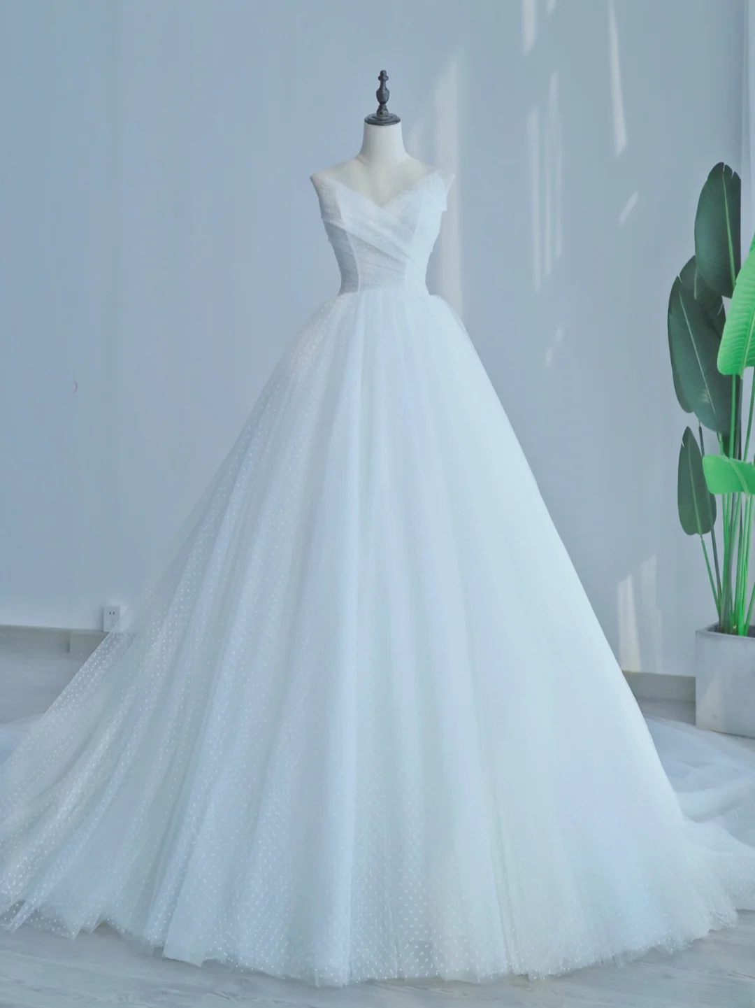 Schlichtes Ballkleid Sweetheart Weißer Tüll Bodenlang Prinzessin Brautkleider Hochzeitskleider MP069