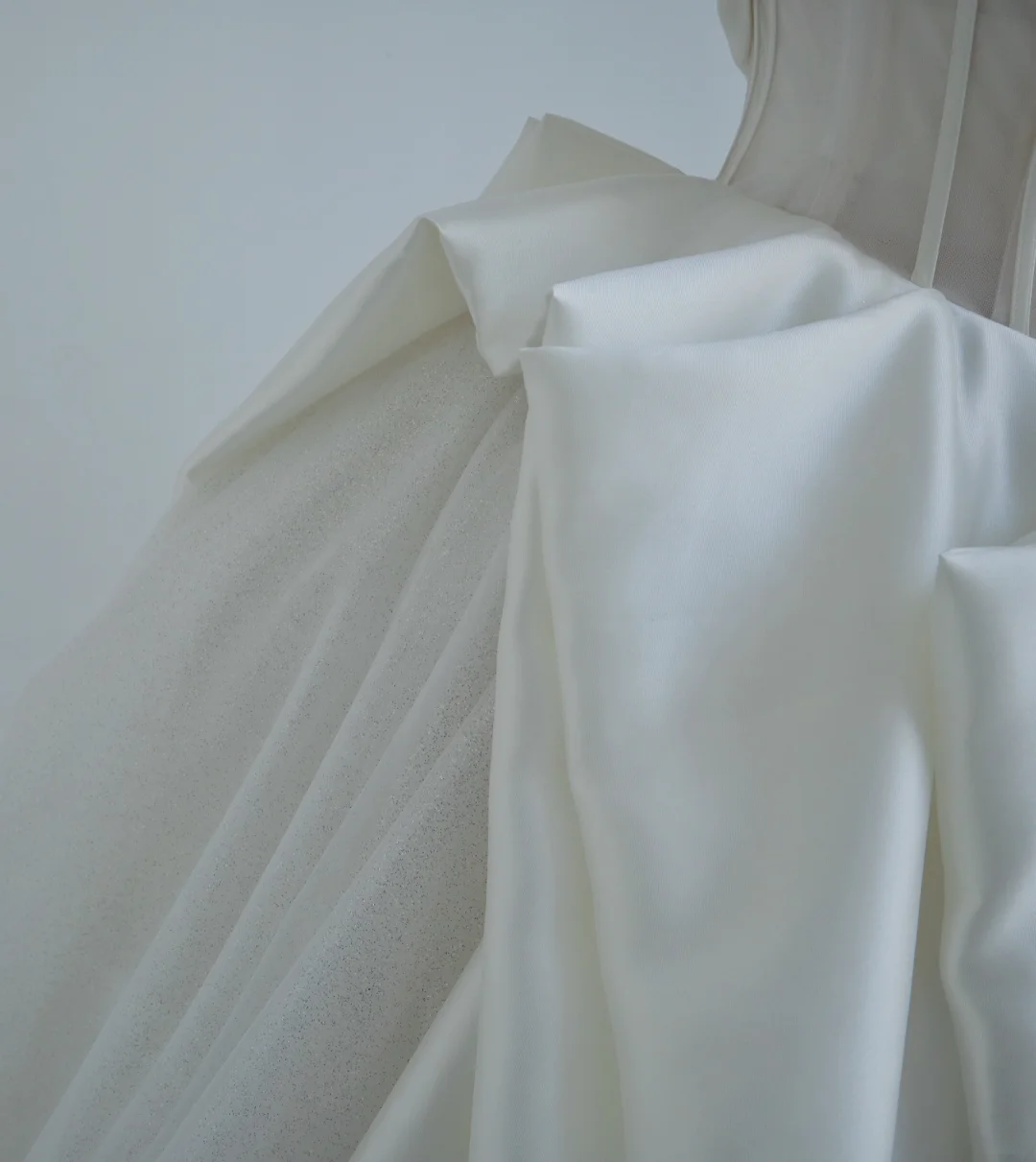 Robe de Bal Simple Bustier Satin Blanc Froncé Longueur Ras du Sol Robes de Mariée Princesse MP070