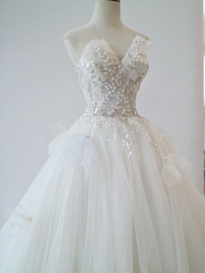 Robe de bal classique bustier en tulle blanc avec perles argentées traîne cour de mariage robes de mariée de princesse MP071