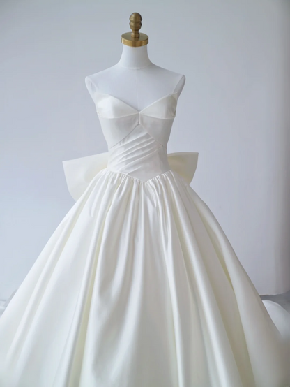 Robe de bal classique en satin blanc bustier avec traîne courte et nœud papillon robes de mariée de princesse MP072