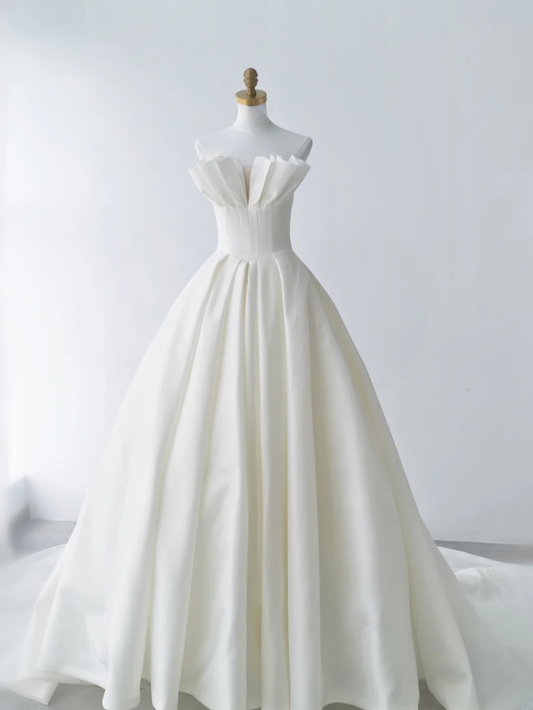 Classic Ball Gown Strapless White Satin With Ruffles Court Train Princess Bridal Gowns Wedding Dresses MP074