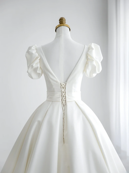 Simple Ball Gown V Neck Short Sleeves White With Ruffles Court Train Princess Bridal Gowns Wedding Dresses MP077