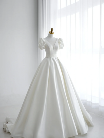 Simple Ball Gown V Neck Short Sleeves White With Ruffles Court Train Princess Bridal Gowns Wedding Dresses MP077